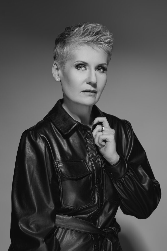Schemberger_Portrait_Black and White Glamour